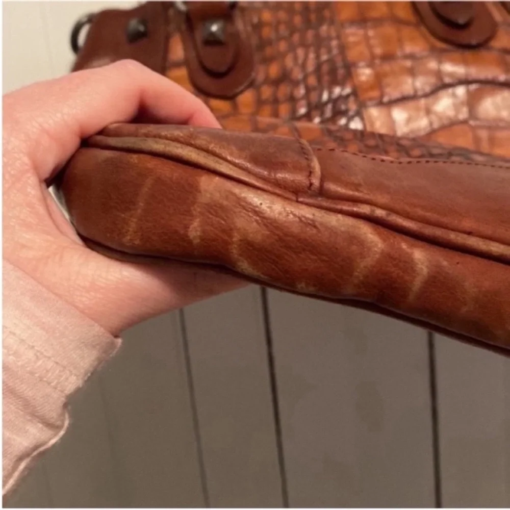 Rey Crocodile Leather Shoulder Bag Brown Tan